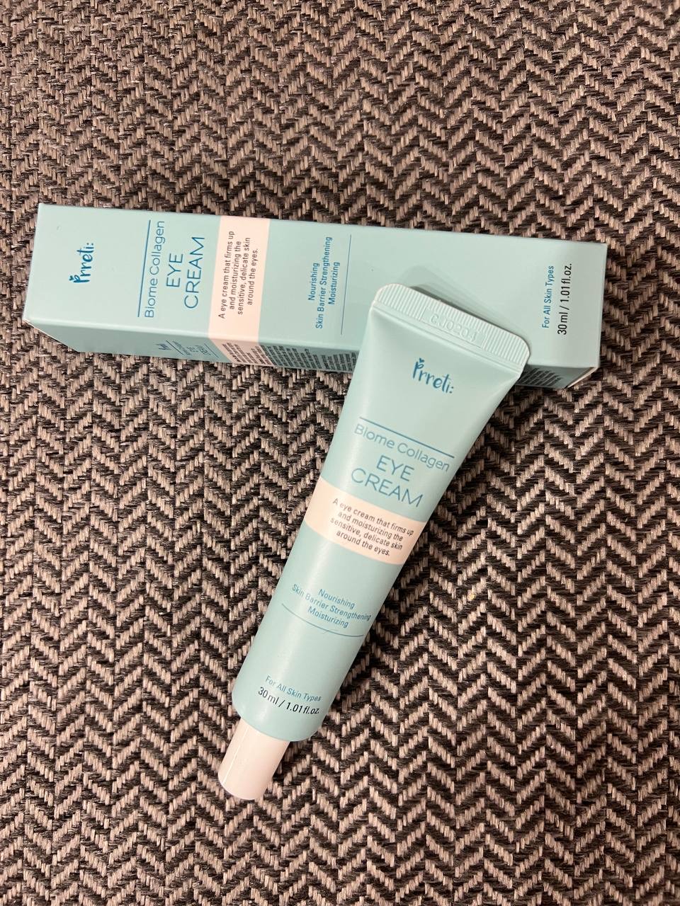 کرم دور چشم پرتی مدل Biome Collagen